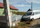 FOTO | Accident în Răscruci! Un microbuz a intrat în gardul unei case