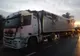 FOTO | TIR-ul unei firme de curierat, plin de colete, a fost distrus de un incendiu 