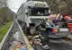 FOTO | Grav accident pe Valea Oltului! Două persoane decedate după ce o maşină înmatriculată în Cluj a intrat într-un autotren