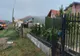 Accident spectaculos în judeţul Cluj! Un şofer a zburat cu maşina peste un gard şi a aterizat pe o maşină parcată într-o curte