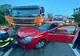 Accident în Bucea, produs de un tânăr din Bihor! A intrat cu mașina într-un autocamion parcat