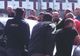 VIDEO | Poliţiştii pe urmele unui şofer beat care a lovit mai multe maşini! Acesta s-a baricadat în autoturism
