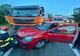 Accident în Bucea, produs de un tânăr din Bihor! A intrat cu mașina într-un autocamion parcat