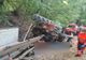 Un bărbat a murit după ce s-a răsturnat cu tractorul într-o pădure din judeţul Cluj (FOTO)